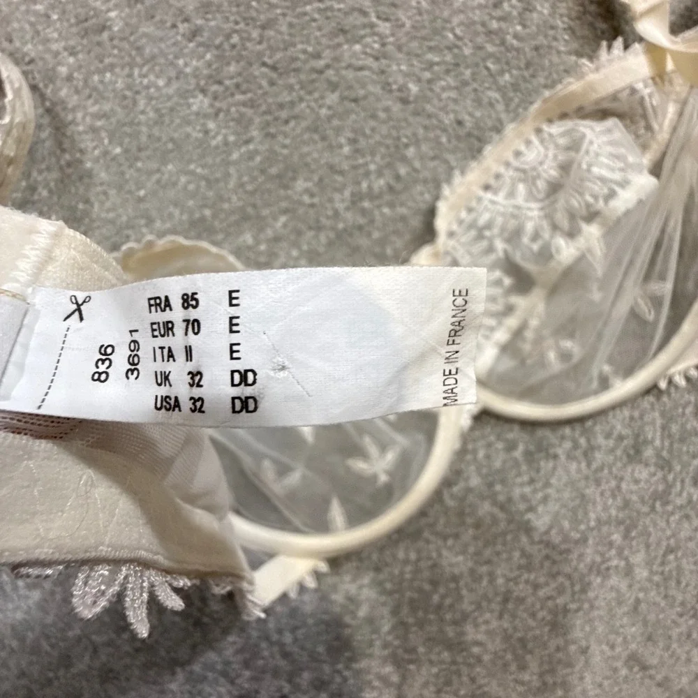 Vintage Y2K Chantelle Paris Lace Embroidered Sheer Mesh Bra‎ 32DD Made in France